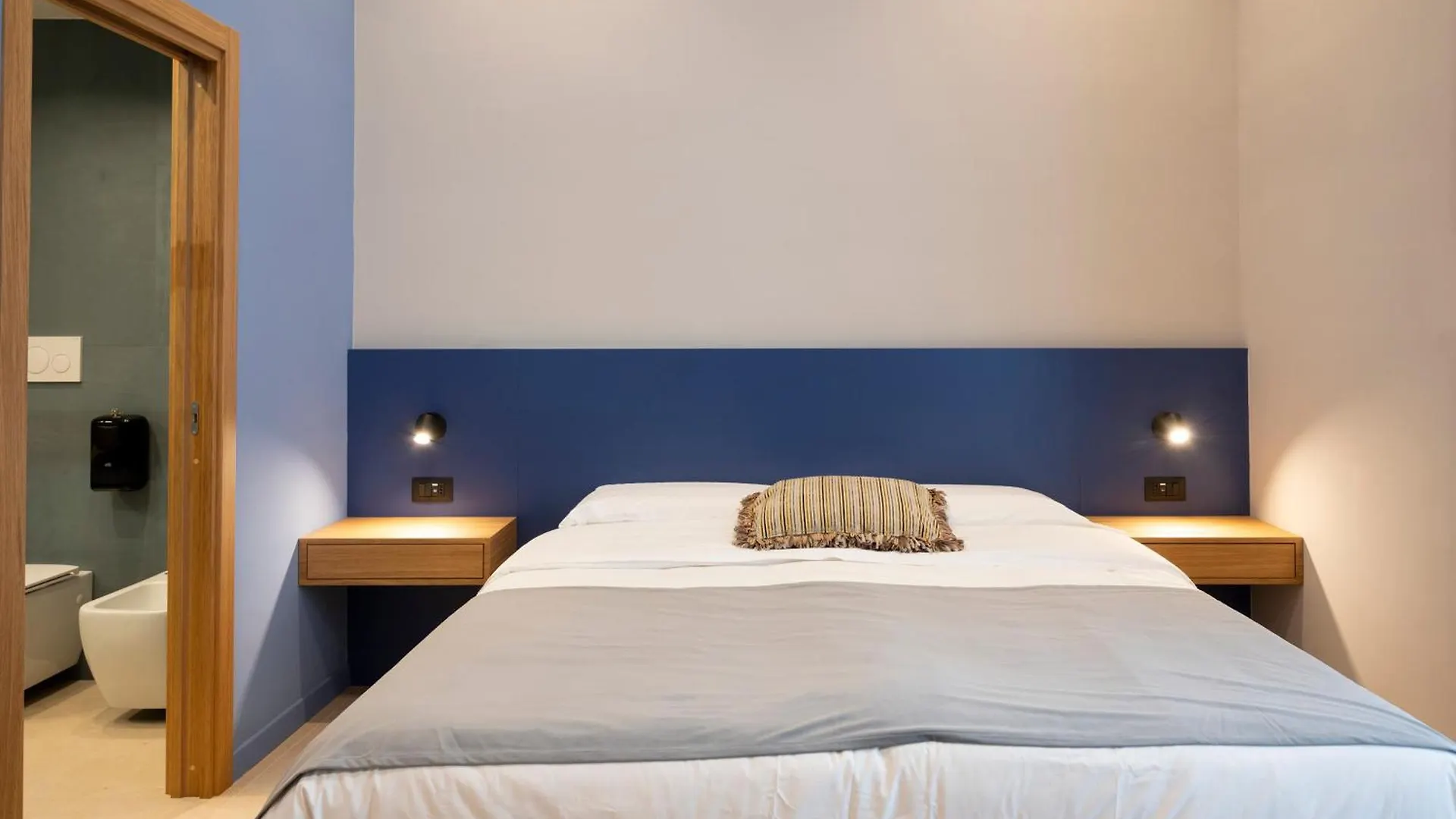 Dimora Angioina Hotel Naples 0*,